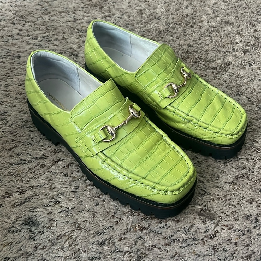 Intentionally blank HK-2 loafers